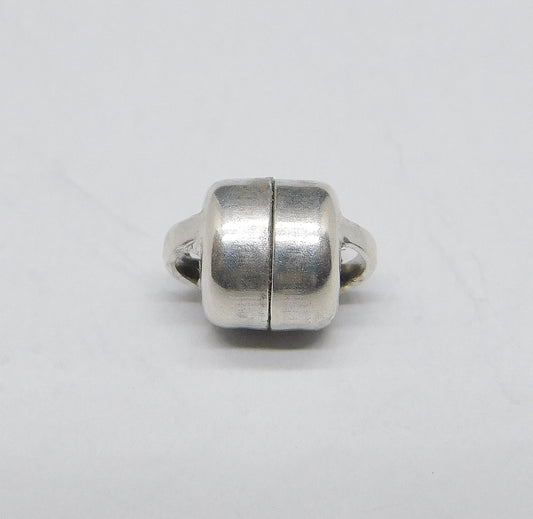 MAGNETIC CLASP