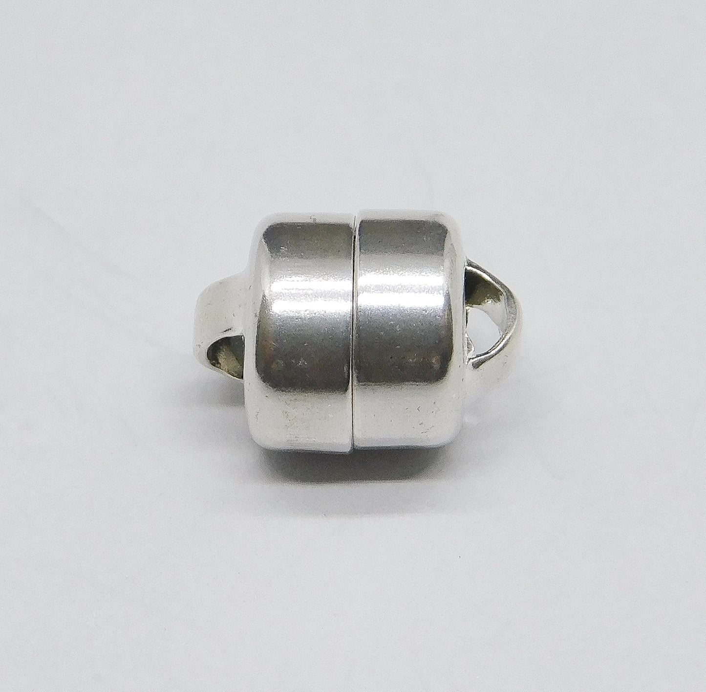 MAGNETIC CLASP