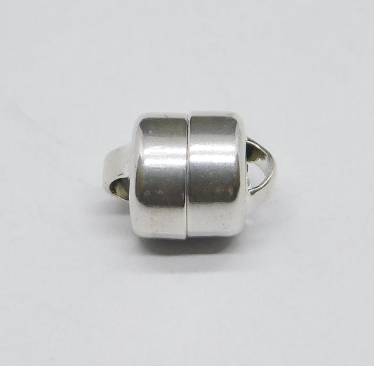 MAGNETIC CLASP