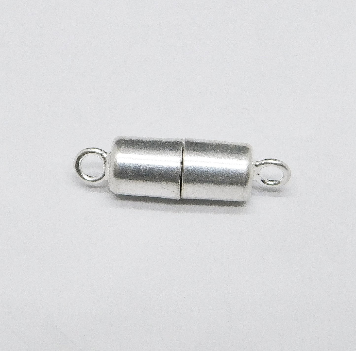 MAGNETIC CLASP